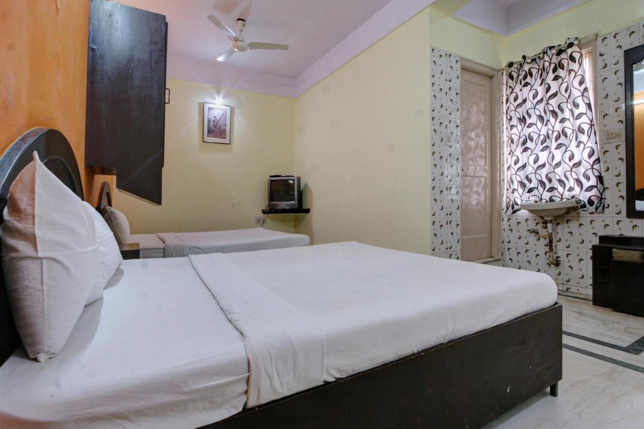 Spot On Radha Krishna Deluxe Lodge Near Cubbon Park Bangalore Luaran gambar